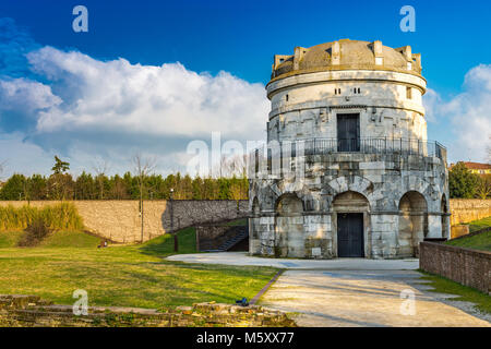 La videocamera riprese il mausoleo di Theoderic in Ravenna, Italia Foto Stock