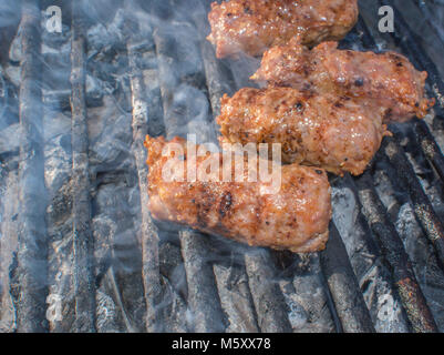 Grigliate di carni macinate rotoli. Molto caldo! Foto Stock