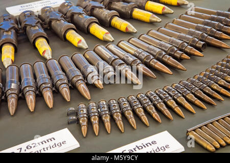 Munizioni sul display nel Museo dei Resti della Guerra in Ho Chi Minh City Vietnam Foto Stock