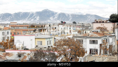 Afghanistan Kabul in inverno con le montagne sullo sfondo Foto Stock