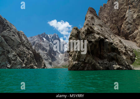 Lago Köl-Suu, alta altitudine Lago, Kurumduk valley, provincia di Naryn, Kirghizistan, Asia centrale Foto Stock