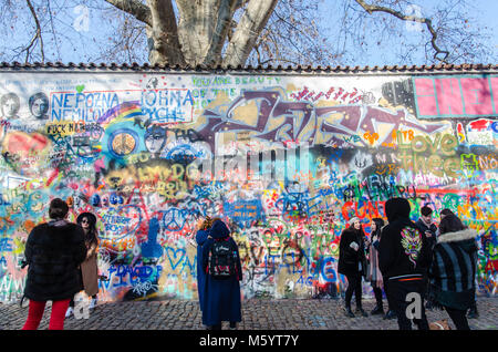 Muro di John Lennon a Praga Foto Stock