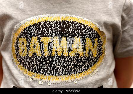 Batman t shirt con paillettes design flip Foto Stock