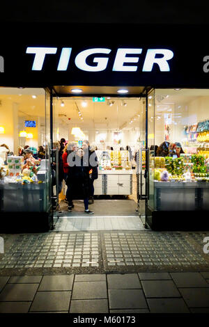 Tiger store su Tottenham Court Road, Londra, Regno Unito Foto Stock