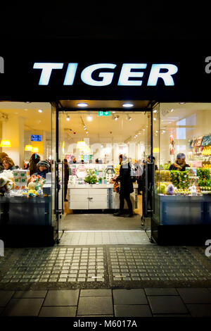 Tiger store su Tottenham Court Road, Londra, Regno Unito Foto Stock