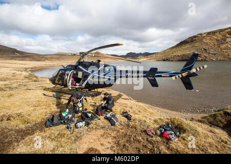 Heli-immersioni in un lago di montagna, Islanda Foto Stock