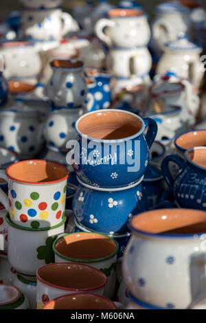 Bella gente ungherese arte pot in un piccolo villaggio di Badacsony Foto Stock