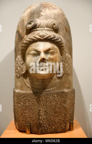 La scultura in marmo del dio indù Shiva come astratto Linga con una faccia in stile del Kashmir IX secolo Foto Stock