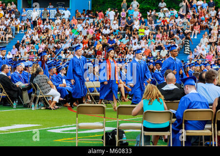 Giugno 17 Sayrevielle NJ USA: laureati durante l'avvio. la laurea a scuola Foto Stock