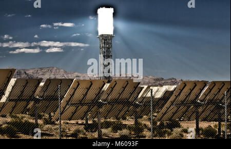 Viste di Ivanpah Solar Power Facility in Nevada Foto Stock