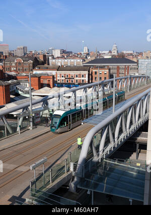 Nottingham express transit Alstom Citidas tram presso la stazione di Nottingham Foto Stock