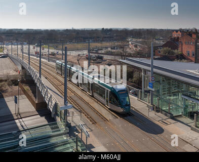 Nottingham express transit Alstom Citidas tram 222 presso la stazione di Nottingham lavorando a Clifton sud - Phoenix Park service Foto Stock