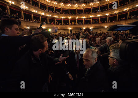 Palermo, Italia. 26 Febbraio, 2018. Italia: Luigi Di Maio, candidato Premier, durante la campagna elettorale, 26 febbraio 2018, Palermo. Credito: Antonio Melita/Pacific Press/Alamy Live News Foto Stock