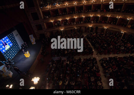 Palermo, Italia. 26 Febbraio, 2018. Italia: Luigi Di Maio, candidato Premier, durante la campagna elettorale, 26 febbraio 2018, Palermo. Credito: Antonio Melita/Pacific Press/Alamy Live News Foto Stock