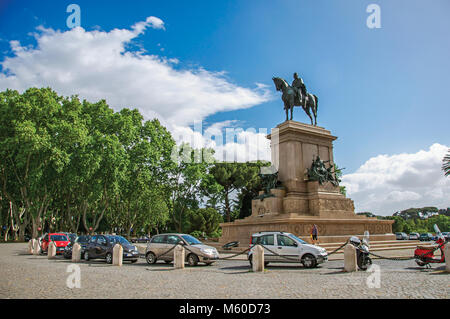 Roma, Italia. Vista di un monumento in onore di Garibaldi (Italiano) eroe del Gianicolo Park a Roma, epoca antica città conosciuta come 'Città Eterna'. Foto Stock