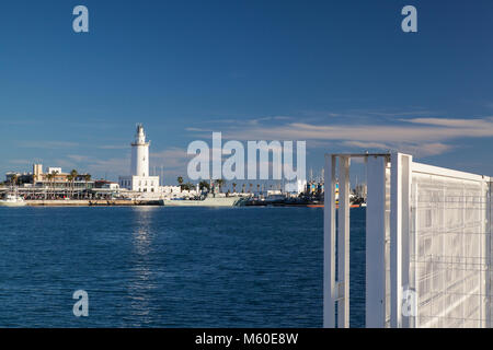 Malaga, Spagna - Febbraio, 2,2013: porto di Malaga in giornata di sole. Il porto di Malaga è un porto marittimo internazionale si trova nella città di Malaga in souther Foto Stock