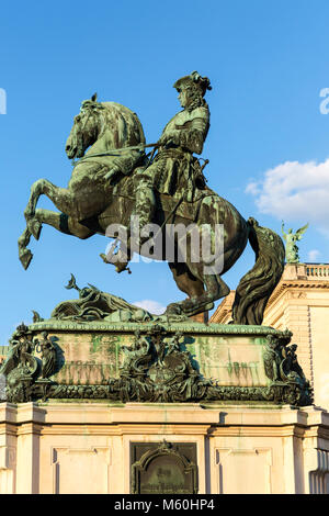 Statua del Principe Eugenio di Savoia da Anton Dominik Fernkorn, il Palazzo di Hofburg, Heldenplatz, Wien, Vienna, Austria. Foto Stock