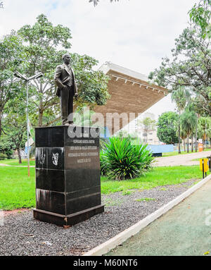 Campo Grande, Brasile - 24 Febbraio 2018: Monumento sulla Praça do Radio Clube quadrato per Vespasiano Barbosa Martins, lider della creazione della Foto Stock