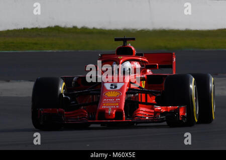 Barcellona, Spagna. Il 27 febbraio, 2018. Seconda giornata di test della stagione 2018 di Formula 1 sul Circuito de Catalunya, Montmelo. Il 27 febbraio del 2018. Nella foto: Sebastian Vettel della Germania alla guida della (5) Scuderia Ferrari SF71H Credito: CORDON PREMERE/Alamy Live News Foto Stock