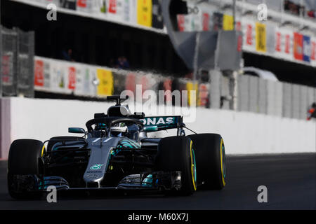 Barcellona, Spagna. Il 27 febbraio, 2018. Seconda giornata di test della stagione 2018 di Formula 1 sul Circuito de Catalunya, Montmelo. Il 27 febbraio del 2018. Nella foto: Valtteri Bottas di Finlandia guida del (77) Mercedes AMG Petronas F1 Team Mercedes WO9 Credito: CORDON PREMERE/Alamy Live News Foto Stock