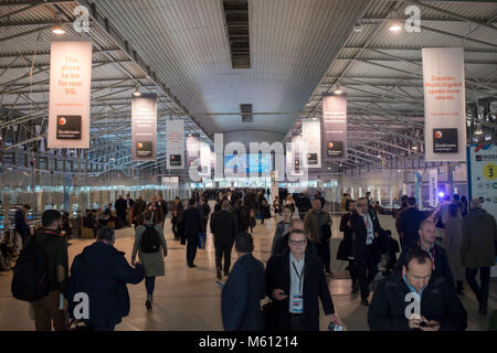 Barcellona, in Catalogna, Spagna. Il 27 febbraio, 2018. Seconda giornata dell annuale Mobile World Congress, il mondo è più grande fiera del mobile in cui riunisce le principali società di telefonia mobile e in cui gli sviluppi più recenti nel settore vengono presentati. Credito: Jordi Boixareu/ZUMA filo/Alamy Live News Foto Stock