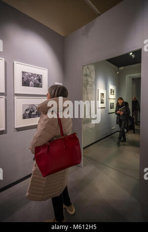 Italia Torino Palazzo Chiablese 27 Febbraio 2018 - inaugurazione della mostra con 250 immagini creato da Frank Horvat, insieme con una trentina di altre immagini prese dalla sua collezione privata. La mostra dal 28 febbraio al 20 maggio nel Chiablese Halls - illustra il cammino compiuto dal grande fotografo attraverso l evoluzione del linguaggio fotografico e delle sue tecniche. Foto Stock