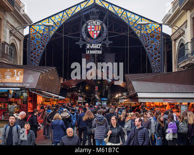 Barcellona, Spagna-febbraio 19, 2018: Il Mercato della Boqueria ingresso in inverno Foto Stock