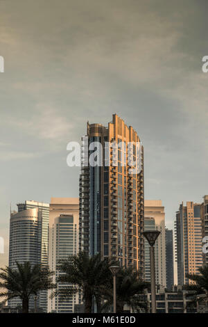 Lo skyline di Dubai alla Marina di Dubai, Emirati Arabi Uniti. Foto Stock