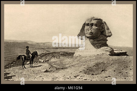 La SFINGE NAPOLETANA DELL'EGITTO la grande Sfinge di Giza è una statua calcarea di una sfinge reclinata, una creatura mitica con la testa di un umano e il corpo di un leone. Poster d'epoca con stampa propagandistica francese Napoleone Bonaparte in Egitto, di fronte alla Sfinge egiziana intorno al 1798 la campagna francese in Egitto e Siria (1798-1801) fu la campagna di Napoleone Bonaparte nei territori ottomani di Egitto e Siria, proclamata per difendere gli interessi commerciali francesi, indebolire l'accesso della Gran Bretagna all'India britannica e stabilire un'impresa scientifica nella regione. Foto Stock