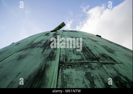 Verde cupole di rame dell'Osservatorio Science Center at Herstmonceux, Sussex, Regno Unito Foto Stock
