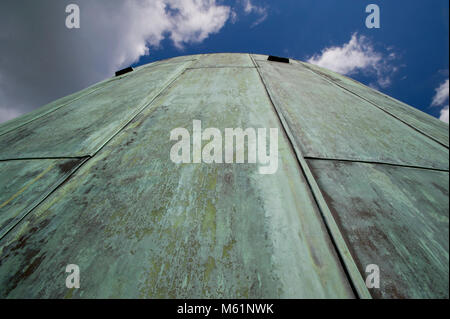 Verde cupole di rame dell'Osservatorio Science Center at Herstmonceux, Sussex, Regno Unito Foto Stock
