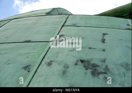 Verde cupole di rame dell'Osservatorio Science Center at Herstmonceux, Sussex, Regno Unito Foto Stock