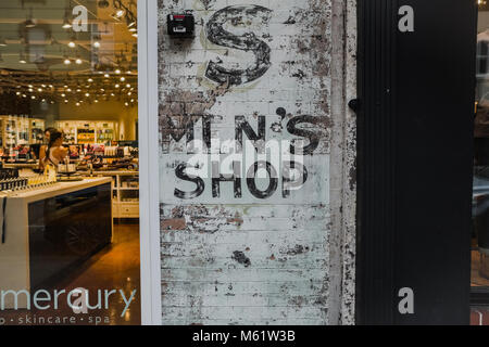 Graphic scritte sul muro di mattoni, Savannah, Georgia, America del Nord Foto Stock
