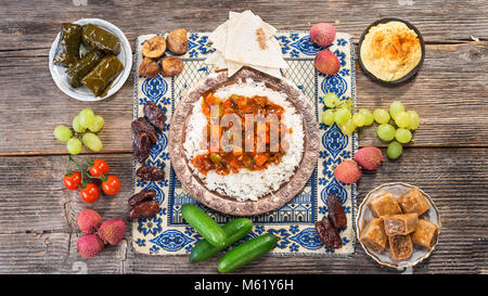 Ifthar pasto di sera per il Ramadan Foto Stock