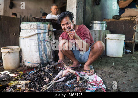 Sumbawa Besar, Indonesia - 17 settembre 2017 - la gente sul mercato tradizionale di Sumbawa Besar, Indonesia. Foto Stock