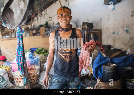 Sumbawa Besar, Indonesia - 17 settembre 2017 - la gente sul mercato tradizionale di Sumbawa Besar, Indonesia. Foto Stock