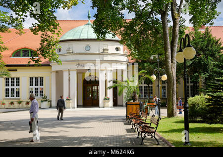 Acqua minerale potabile in casa Polanica Zdroj (ger.: Altheide-Bad), città termale nella Bassa Slesia provincia, in Polonia, in Europa. Foto Stock