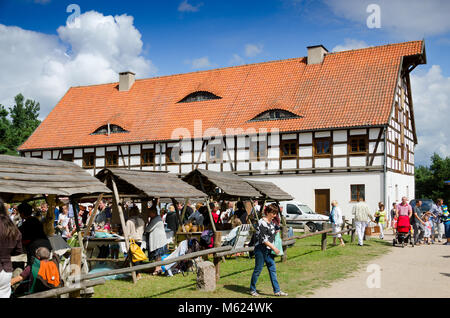 Museo di architettura popolare, parco etnografico, manor granaio forma Skandawa (XVIII sec.), Olsztynek, warmia-masuria provincia, in Polonia, in Europa. Foto Stock