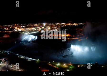 Vista notturna di Niagara Falls Foto Stock