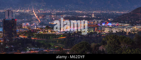 Vista Panoramica di Studio City e gli Universal Studios, Valle di San Fernando, Los Angeles, Stati Uniti d'America Foto Stock