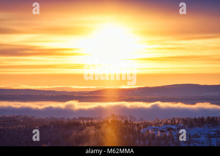 Bellissima alba cattura all'orizzonte. Foto Stock