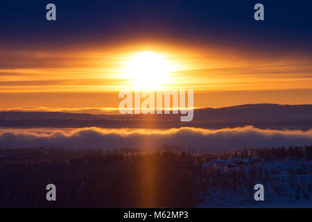 Bellissima alba cattura all'orizzonte. Foto Stock