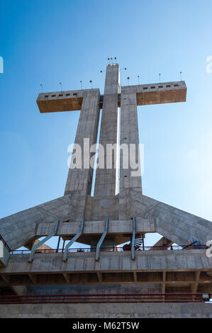 Cruz del Tercer Milenio (spagnolo per "Terzo Millennio Croce') è un 83 metri di altezza, 40 metro di larghezza, croce di cemento situato in corrispondenza della sommità di El Vigía hill Foto Stock