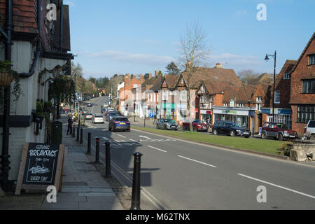 La High Street in Haslemere Town Center, Surrey, Regno Unito Foto Stock