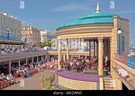 Eastbourne, Band Stand anteriore, Sussex, Inghilterra, Foto Stock