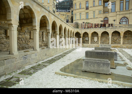 Porticati e religiosa luogo di sepoltura nella città vecchia, Icheri Sheher - Patrimonio mondiale dell UNESCO Foto Stock