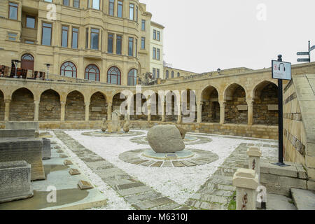 Porticati e religiosa luogo di sepoltura nella città vecchia, Icheri Sheher - Patrimonio mondiale dell UNESCO Foto Stock