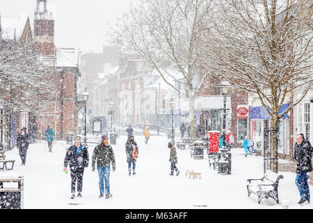 Lewes high street nel corso di una valanga di neve, Lewes, East Sussex, Regno Unito Foto Stock