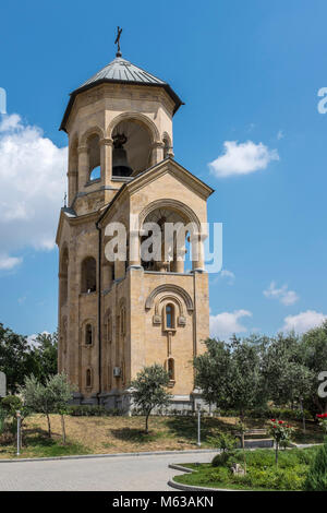 Torre Campanaria a Cattedrale di Sameba (la Cattedrale della Trinità), Tbilisi, Georgia, l'Europa orientale. Foto Stock