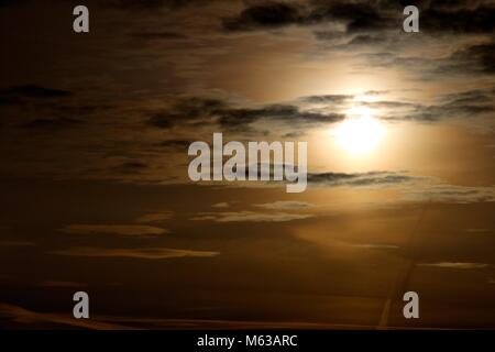 Il Cloud silhouette al tramonto. Foto Stock